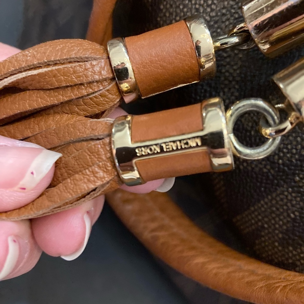 Michael Kors SIGNATURE bucket LOGO TOTE  with drawstring tassels MK SHOULDERBAG​ - Picture 4 of 15